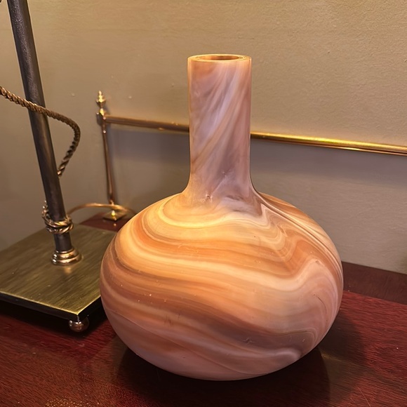 Elegant Bohemian vintage art glass Marble tan slag glass vase